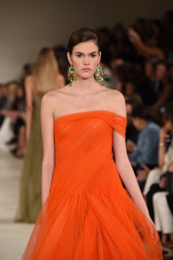 modeli pist yürür, ralph lauren defile