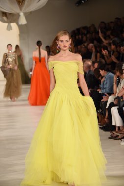 modeli pist yürür, ralph lauren defile