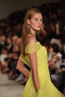 modeli pist yürür, ralph lauren defile