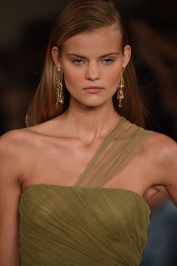 modeli pist yürür, ralph lauren defile