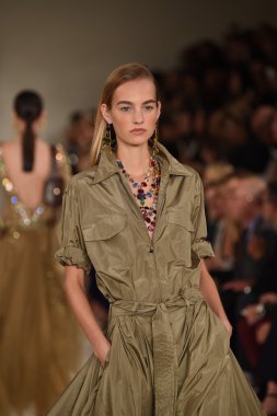 modeli pist yürür, ralph lauren defile
