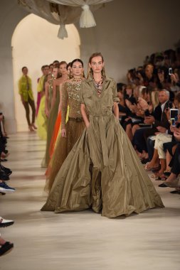 modelleri pistin final yürümek, ralph lauren defile