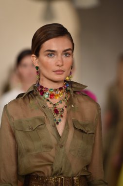 modelleri pistin final yürümek, ralph lauren defile
