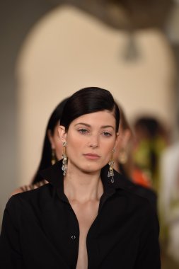 modelleri pistin final yürümek, ralph lauren defile