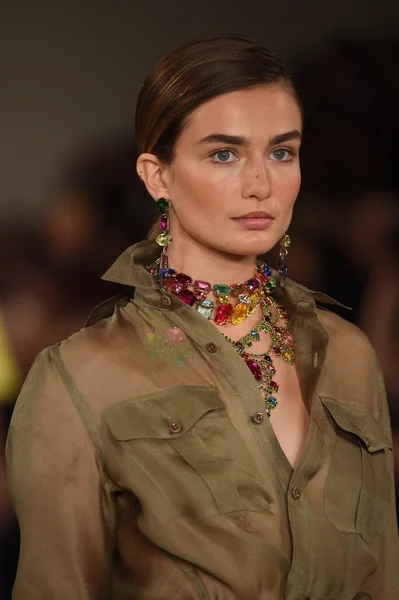 Model walks the runway at Ralph Lauren fashion show — Stock Photo, Image