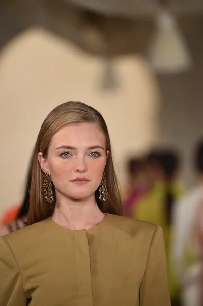 Modelos andam no final da pista no desfile de moda Ralph Lauren — Fotografia de Stock