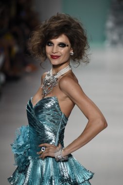 デジタル キーボード ピアノで遊ぶ子供