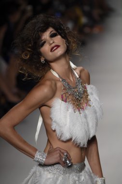 デジタル キーボード ピアノで遊ぶ子供