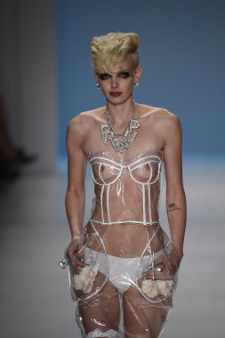 デジタル キーボード ピアノで遊ぶ子供