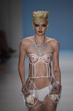 デジタル キーボード ピアノで遊ぶ子供