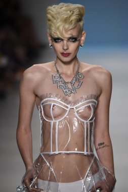 デジタル キーボード ピアノで遊ぶ子供