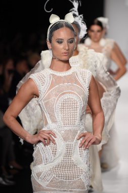 furneamato ilkbahar yaz 2015 tanıtımı için pist modelleri yürümek