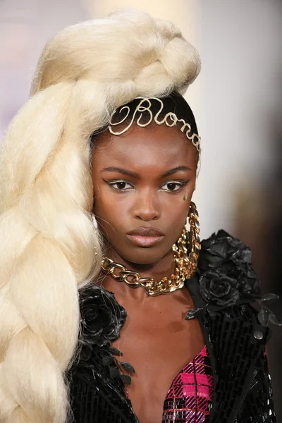 Model walks the runway during The Blonds 2015 fashion show — Stock Photo, Image