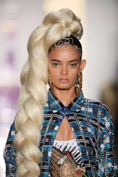 Model walks the runway during The Blonds 2015 fashion show — Stock Photo, Image