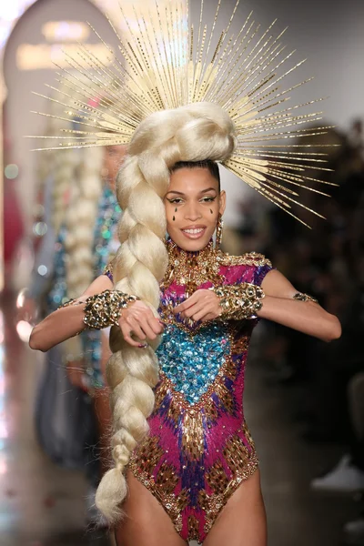 Models walk the runway finale during The Blonds 2015 fashion show — Stock Photo, Image