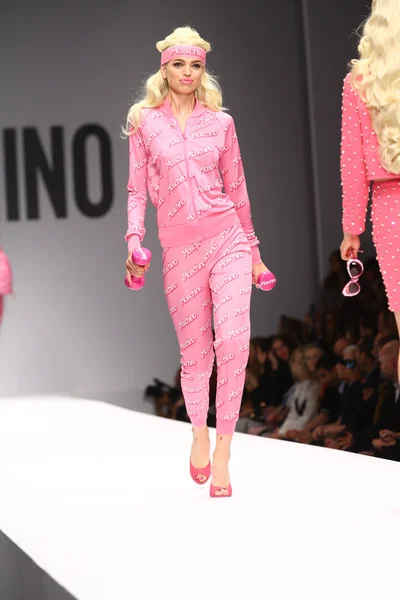 Model walks the runway during the Moschino show — Stock Photo, Image