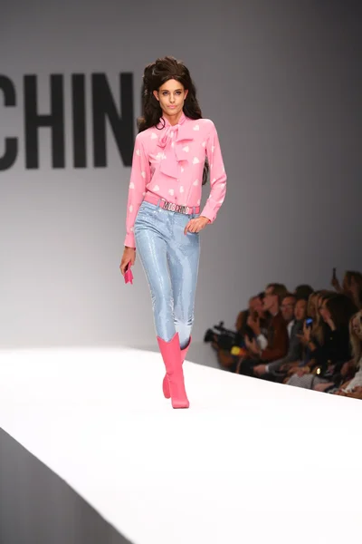 Model walks the runway during the Moschino show — Stock Photo, Image