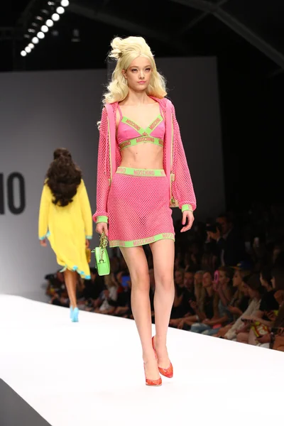 Model walks the runway during the Moschino show — Stock Photo, Image