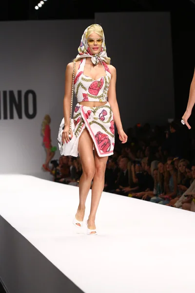 Model walks the runway during the Moschino show — Stock Photo, Image