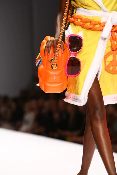 Model walks the runway during the Moschino show — Stock Photo, Image