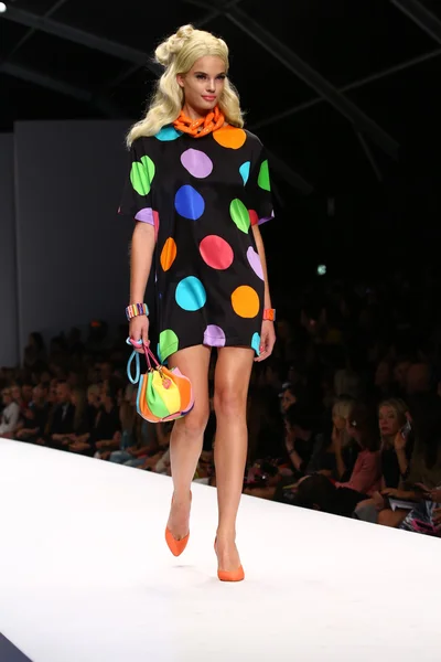 Model walks the runway during the Moschino show — Stock Photo, Image