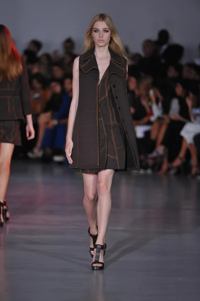 Model walks the runway during the Costume National show — Stock Photo, Image