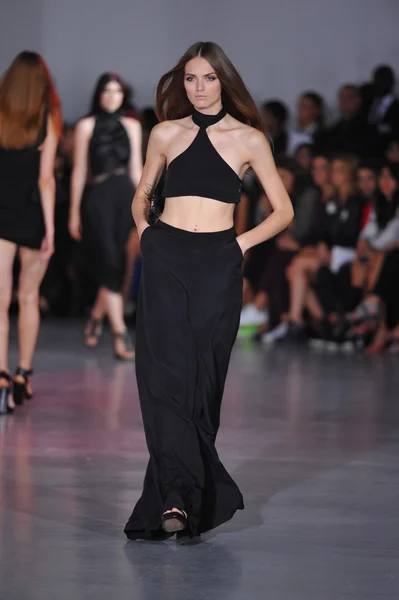 Model walks the runway during the Costume National show — Stock Photo, Image