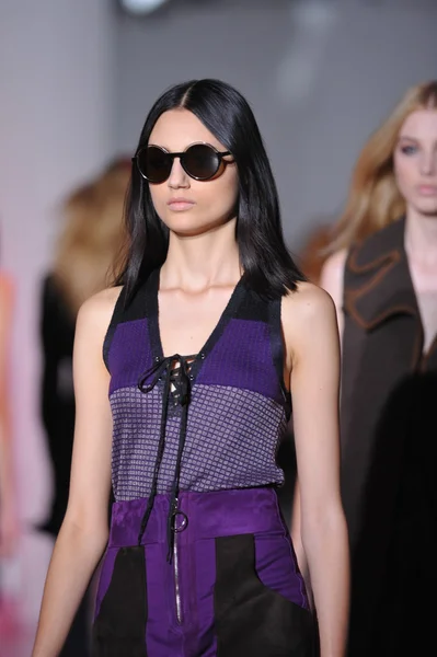 Model walks the runway during the Costume National show — Stock Photo, Image