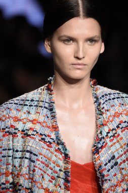 donna karan new york gösterisi pist model yürür