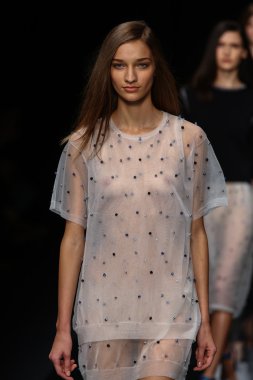 modelleri pistin final yürümek sırasında önizleme göster