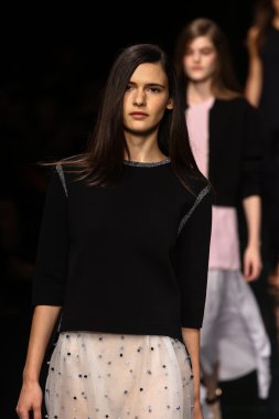 modelleri pistin final yürümek sırasında önizleme göster