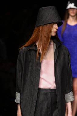 modelleri pistin final yürümek sırasında önizleme göster