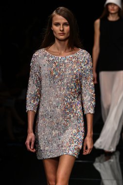 modelleri pistin final yürümek sırasında önizleme göster