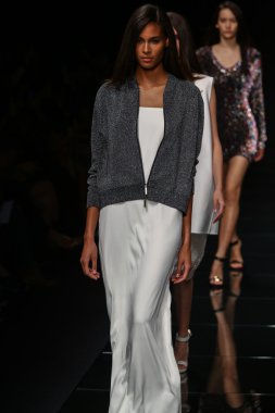 modelleri pistin final yürümek sırasında önizleme göster