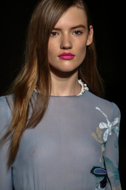 модель прогулянки на злітно-посадкової смуги під час шоу rimondi aquilano