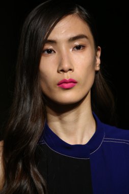 модель прогулянки на злітно-посадкової смуги під час шоу rimondi aquilano