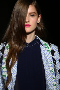 модель прогулянки на злітно-посадкової смуги під час шоу rimondi aquilano