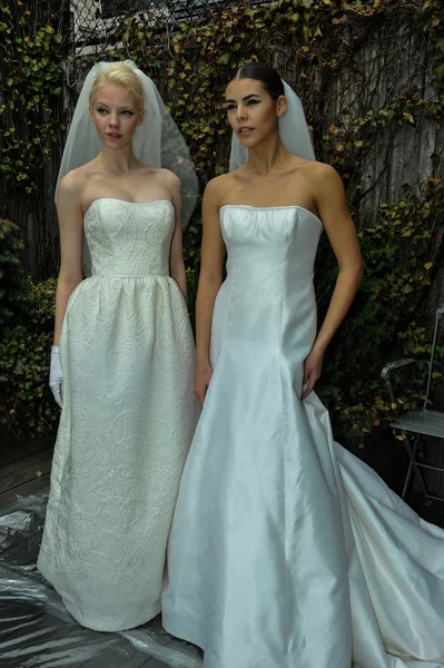 Justina McCaffrey Spring 2015 Bridal collection show — Stock Photo, Image