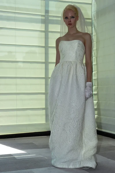 Justina McCaffrey Spring 2015 Bridal collection show — Stock Photo, Image