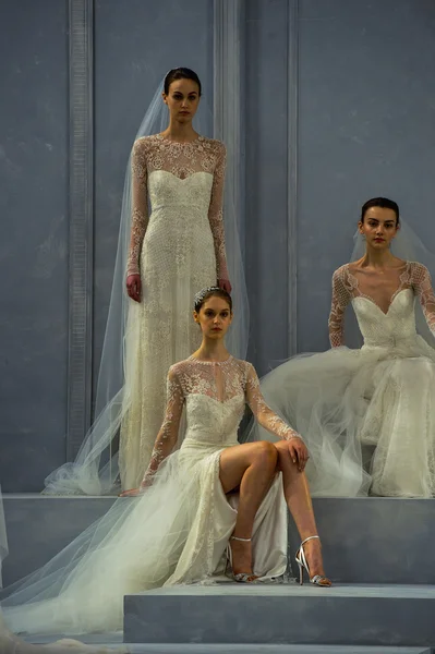 Monique Lhuillier Collezione Primavera 2015 Spettacolo nuziale — Foto Stock