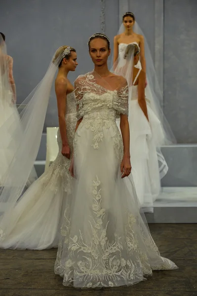 Monique Lhuillier Printemps 2015 Mariage collection spectacle — Photo