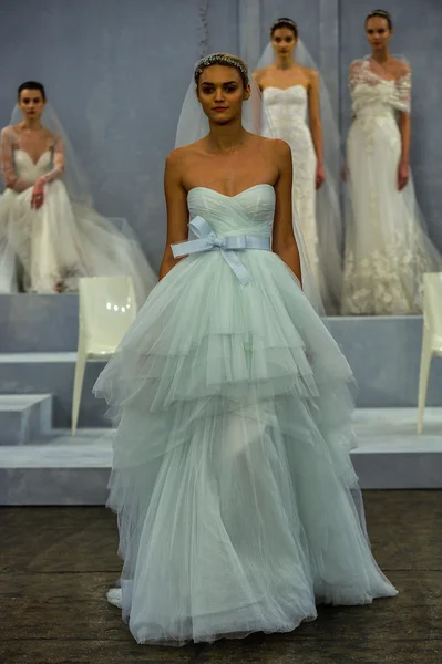 Monique Lhuillier Printemps 2015 Mariage collection spectacle — Photo