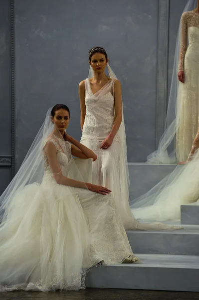 Monique Lhuillier Collezione Primavera 2015 Spettacolo nuziale — Foto Stock