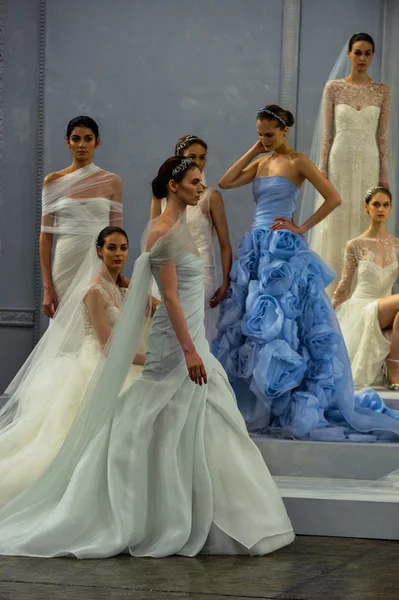 Monique Lhuillier Collezione Primavera 2015 Spettacolo nuziale — Foto Stock