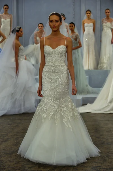 Monique Lhuillier Printemps 2015 Mariage collection spectacle — Photo