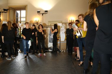 Cenny sahne arkasında sırasında ayrıntıları