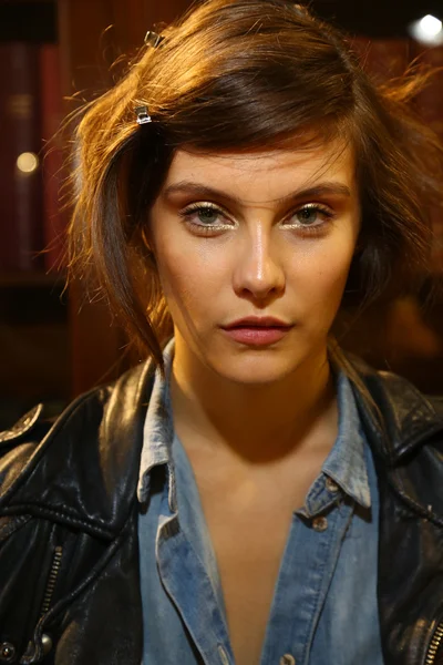 Model posing backstage before the Genny fashion show — Stock Photo, Image