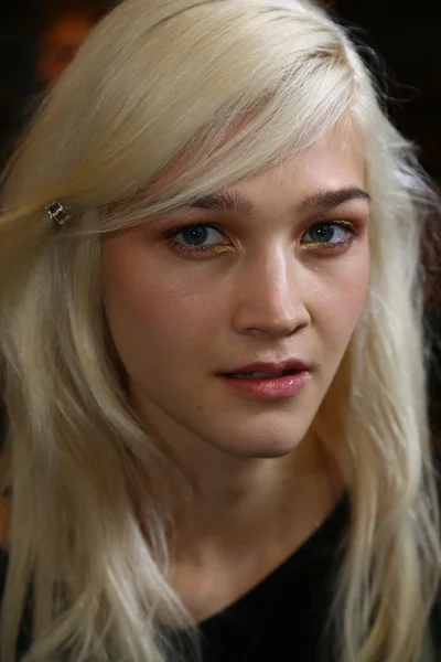 Model posing backstage before the Genny fashion show — Stock Photo, Image