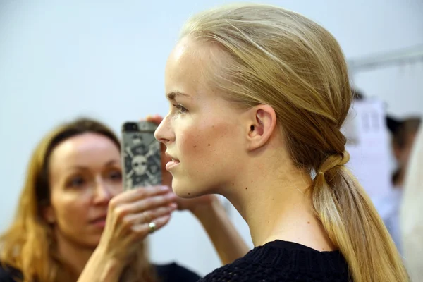 Backstage before the Mila Schon fashion show — Stock Photo, Image