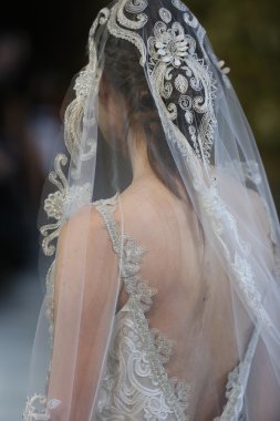 Claire Pettibone Güz 2015 Gelin Koleksiyonu gösteri